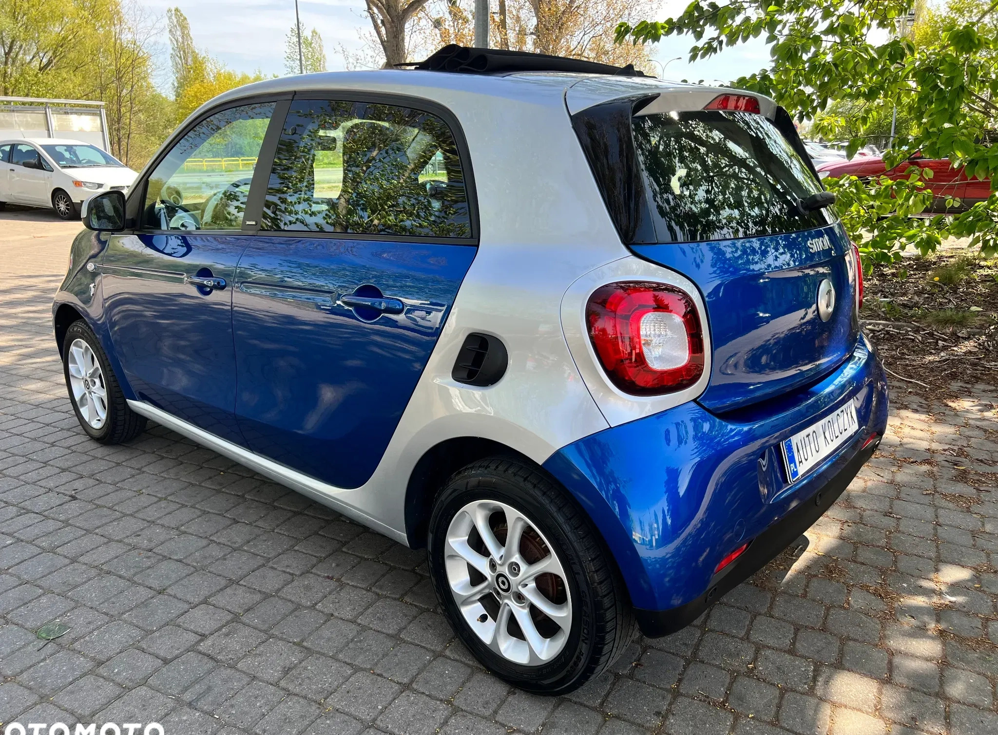 Smart Forfour cena 33999 przebieg: 71000, rok produkcji 2015 z Ząbki małe 301